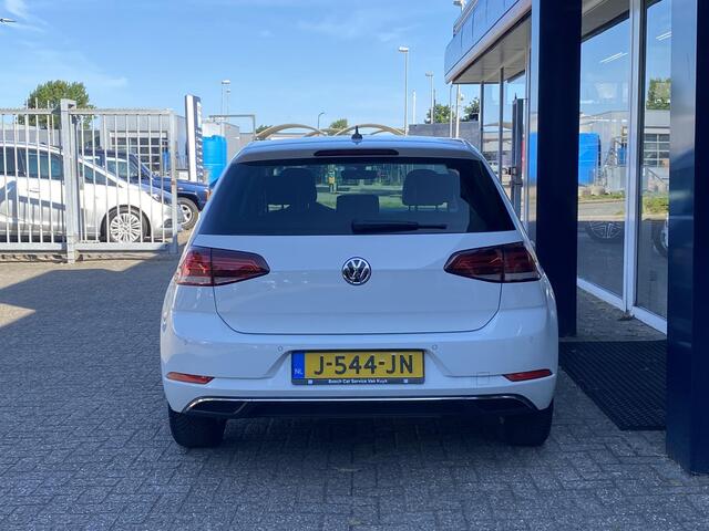 Volkswagen GOLF 1.5 TSI Highline / Automaat / 150 PK / Apple-Carplay & Android-Auto / Adaptieve Cruise-Control / Climate-Control / Stoelverwarming / Massage-Stoelen / Dodehoek-Detectie / Draadloze-Telefoonlader / Flippers / Radio-Bluetooth / Navi / PDC V+A met Camera / 1