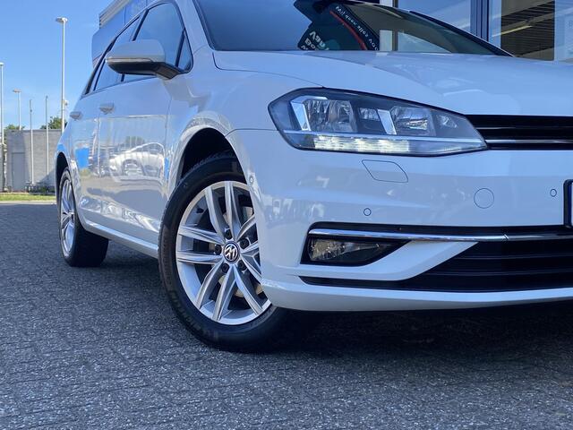 Volkswagen GOLF 1.5 TSI Highline / Automaat / 150 PK / Apple-Carplay & Android-Auto / Adaptieve Cruise-Control / Climate-Control / Stoelverwarming / Massage-Stoelen / Dodehoek-Detectie / Draadloze-Telefoonlader / Flippers / Radio-Bluetooth / Navi / PDC V+A met Camera / 1