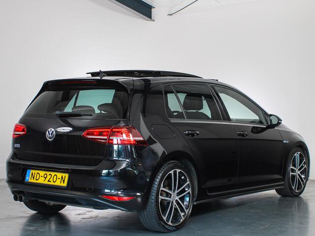 Volkswagen GOLF 1.4 TSI GTE, Panoramadak, Volleder, Navigatie, Apple Carplay/Android Auto