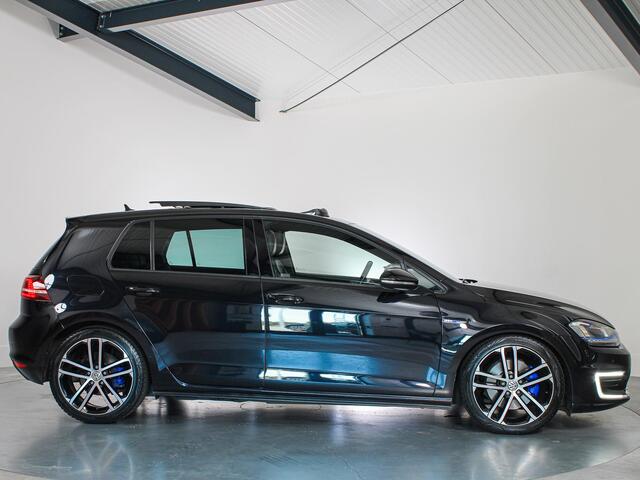 Volkswagen GOLF 1.4 TSI GTE, Panoramadak, Volleder, Navigatie, Apple Carplay/Android Auto