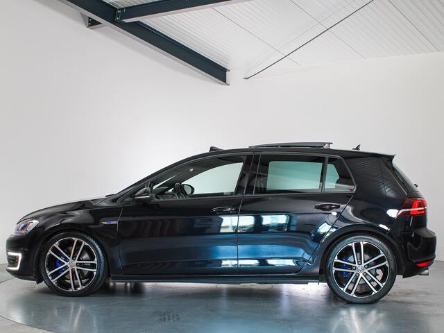 Volkswagen GOLF 1.4 TSI GTE, Panoramadak, Volleder, Navigatie, Apple Carplay/Android Auto