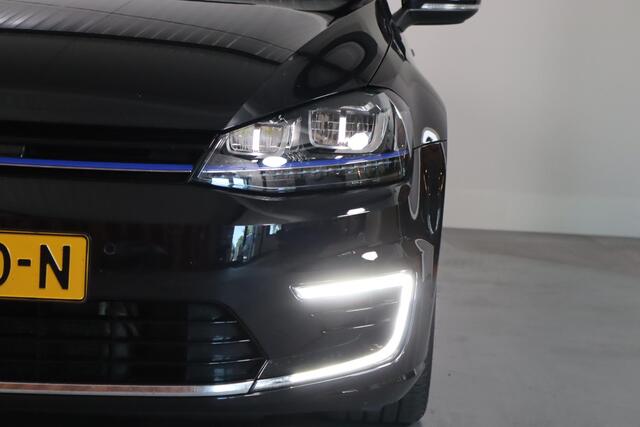 Volkswagen GOLF 1.4 TSI GTE, Panoramadak, Volleder, Navigatie, Apple Carplay/Android Auto