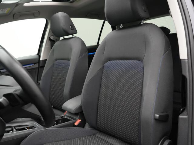 Volkswagen GOLF 1.0 eTSI 110 pk DSG United | Panoramadak | Achteruitrijcamera | Matrix LED koplampen | Stoelverwarming | 18 inch