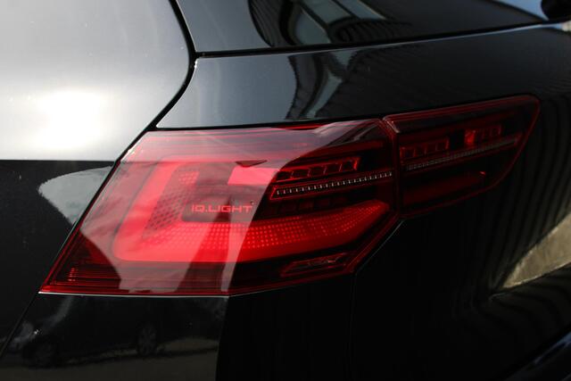 Volkswagen GOLF 2.0 TSI GTI CLUBSPORT PANO HARMAN KAR HUD IQLIGHT