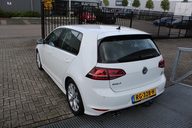 Volkswagen GOLF 1.4 TSI Automaat R-line Apple carplay|Cruise control|Trekhaak|Alarm klasse 3|Parkeerssensoren rondom|Keyless|Led koplampen|Massagestoel