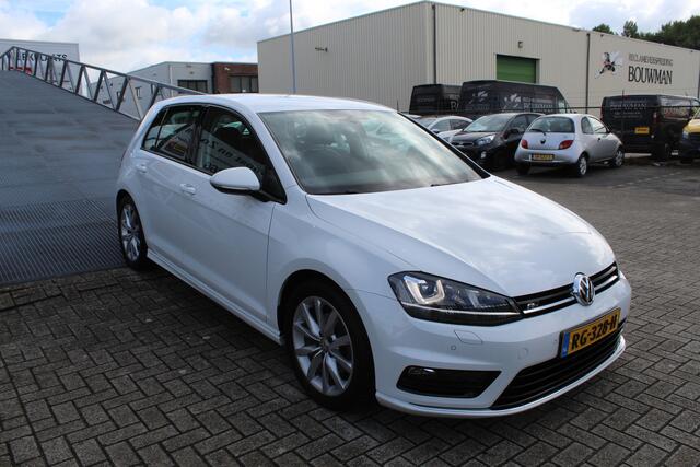 Volkswagen GOLF 1.4 TSI Automaat R-line Apple carplay|Cruise control|Trekhaak|Alarm klasse 3|Parkeerssensoren rondom|Keyless|Led koplampen|Massagestoel