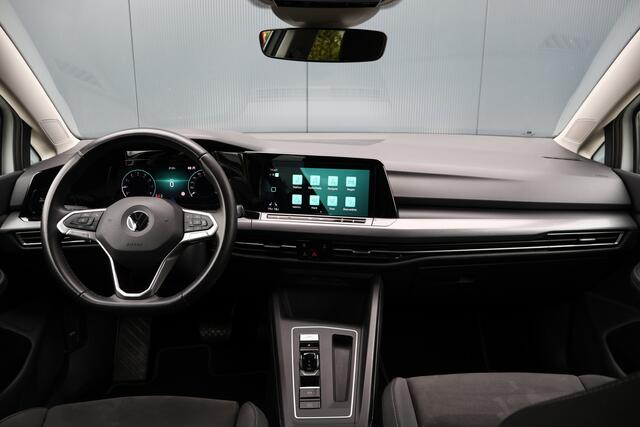 Volkswagen GOLF 1.5 eTSI 150pk Style Automaat | Stoelverwarming | LED | ACC | Active Info Display | Velours