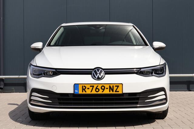 Volkswagen GOLF 1.5 eTSI 150pk Style Automaat | Stoelverwarming | LED | ACC | Active Info Display | Velours