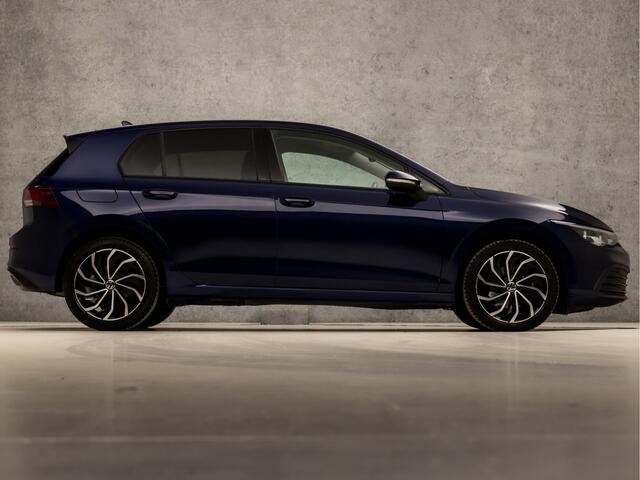 Volkswagen GOLF 1.5 TSI Sport (4 CILINDER, APPLE CARPLAY, GROOT NAVI, MEMORY SEATS, ALCANTARA, STUUR/STOELVERWARMING, SFEERVERLICHTING, GETINT GLAS, ADAPTIVE CRUISE, NIEUWSTAAT)