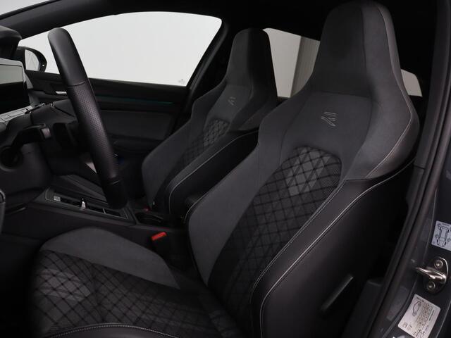 Volkswagen GOLF 1.5 eTSI R-Line | Stoel & stuurverwarming | Camera | Sportstoelen | Sfeerverlichting | Digital Cockpit | Carplay | Adaptive cruise | Full LED
