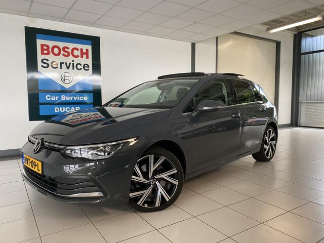 Volkswagen GOLF 1.4 eHybrid Style Panorama dak / Camera / Apple Carplay android / Trekhaak
