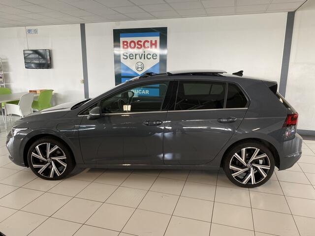 Volkswagen GOLF 1.4 eHybrid Style Panorama dak / Camera / Apple Carplay android / Trekhaak
