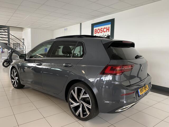 Volkswagen GOLF 1.4 eHybrid Style Panorama dak / Camera / Apple Carplay android / Trekhaak