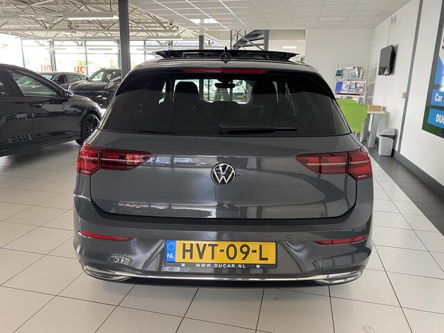 Volkswagen GOLF 1.4 eHybrid Style Panorama dak / Camera / Apple Carplay android / Trekhaak