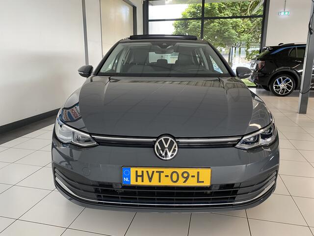 Volkswagen GOLF 1.4 eHybrid Style Panorama dak / Camera / Apple Carplay android / Trekhaak