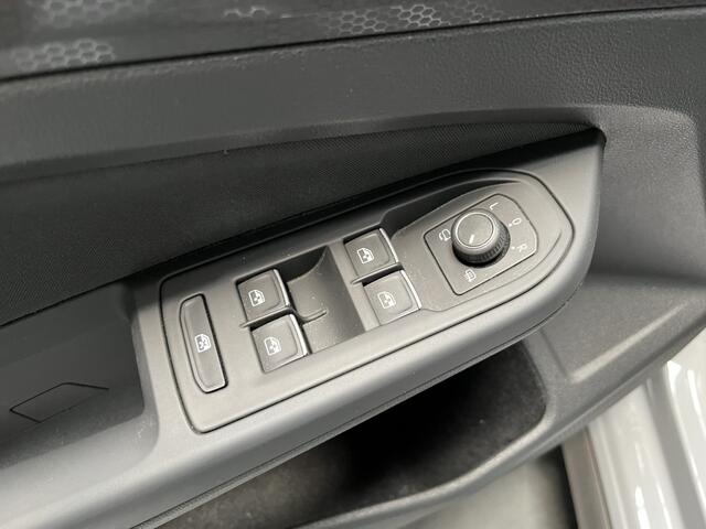 Volkswagen GOLF 2.0 TSI GTI Clubsport / AUTOMAAT/ 300 PK/ PANO/ HARMAN KARDON/ 19" LMV/ APP CONNECT/ ALCANTARA/ PARK. SENSOREN/ RIJ-MODI/ STUUR-STOEL VERWARM./ CLIMA/ NAVI