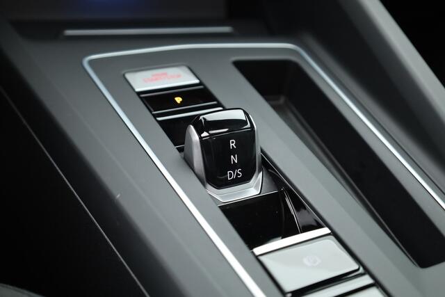 Volkswagen GOLF 1.4 eHybrid GTE | HUD | Pano | IQ. Light | 18'' | Stoel- Stuurverw. | Apple CarPlay