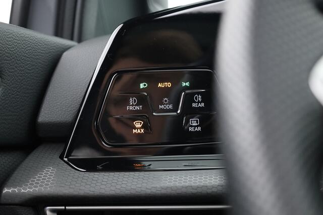 Volkswagen GOLF 1.4 eHybrid GTE | HUD | Pano | IQ. Light | 18'' | Stoel- Stuurverw. | Apple CarPlay