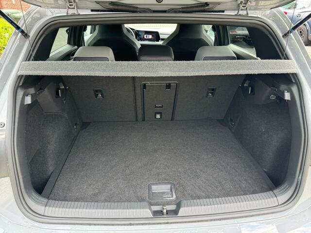 Volkswagen GOLF 1.5 TSI R-Line virtual cockpit, navi, cruise, sportstoelen