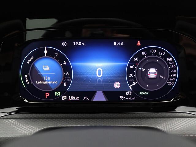Volkswagen GOLF 1.4 eHybrid GTE 245PK DSG matrix led, head-up display, side-assist, standkachel, achteruitrijcamera, keyless, adaptive cruise, stuur-stoelverwarming V & A, panoramadak, alarm, 18" lichtmetaal