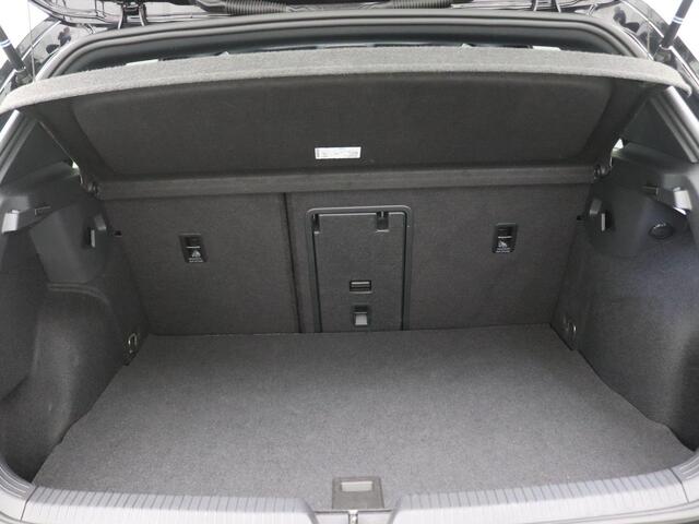 Volkswagen GOLF 1.4 eHybrid GTE 245PK DSG matrix led, head-up display, side-assist, standkachel, achteruitrijcamera, keyless, adaptive cruise, stuur-stoelverwarming V & A, panoramadak, alarm, 18" lichtmetaal
