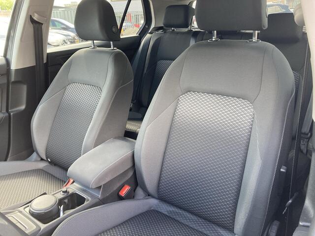 Volkswagen GOLF 1.5TSI/150PK Style · Navigatie · Camera + Parkeersensoren · Stoel- & stuurverwarming