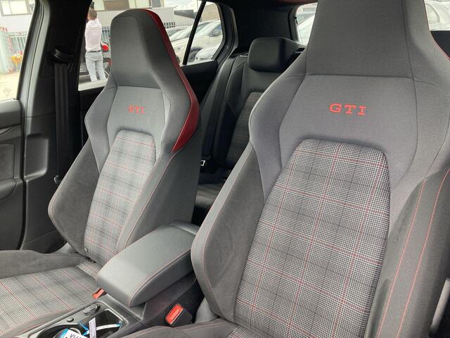 Volkswagen GOLF 2.0 TSI 265pk DSG GTI · Panoramadak · Camera + Parkeersensoren · Navigatie · Head-up Display · Apple Car Play ·