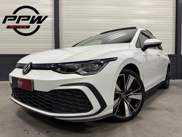Volkswagen GOLF 1.4 eHybrid GTE 245PK PANO/HEAD-UP/IQ-LIGHT/ACC/18"/SFEER/CAMERA/CARPLAY/KEYLESS/SPORTSTOELEN ALCANTARA-STOF RUIT/VIRTUAL/PRIVACY/PDC+ASSISTENT/ABSOLUTE NIEUWSTAAT/VW DEALER OH HISTORIE