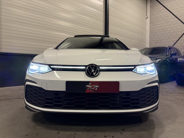 Volkswagen GOLF 1.4 eHybrid GTE 245PK PANO/HEAD-UP/IQ-LIGHT/ACC/18"/SFEER/CAMERA/CARPLAY/KEYLESS/SPORTSTOELEN ALCANTARA-STOF RUIT/VIRTUAL/PRIVACY/PDC+ASSISTENT/ABSOLUTE NIEUWSTAAT/VW DEALER OH HISTORIE