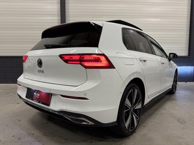 Volkswagen GOLF 1.4 eHybrid GTE 245PK PANO/HEAD-UP/IQ-LIGHT/ACC/18"/SFEER/CAMERA/CARPLAY/KEYLESS/SPORTSTOELEN ALCANTARA-STOF RUIT/VIRTUAL/PRIVACY/PDC+ASSISTENT/ABSOLUTE NIEUWSTAAT/VW DEALER OH HISTORIE