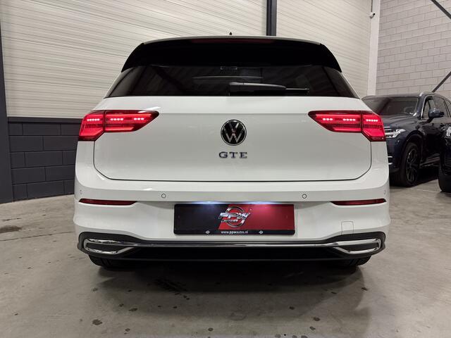 Volkswagen GOLF 1.4 eHybrid GTE 245PK PANO/HEAD-UP/IQ-LIGHT/ACC/18"/SFEER/CAMERA/CARPLAY/KEYLESS/SPORTSTOELEN ALCANTARA-STOF RUIT/VIRTUAL/PRIVACY/PDC+ASSISTENT/ABSOLUTE NIEUWSTAAT/VW DEALER OH HISTORIE