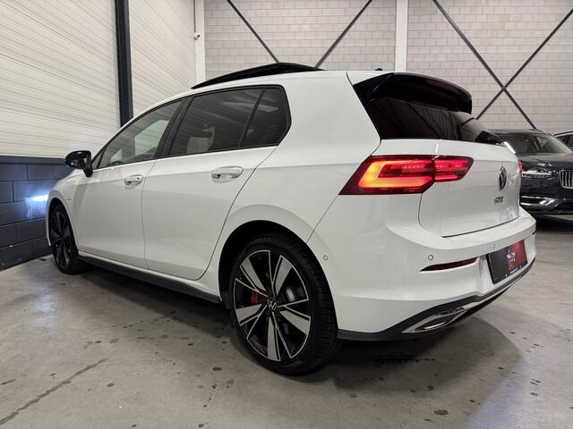 Volkswagen GOLF 1.4 eHybrid GTE 245PK PANO/HEAD-UP/IQ-LIGHT/ACC/18"/SFEER/CAMERA/CARPLAY/KEYLESS/SPORTSTOELEN ALCANTARA-STOF RUIT/VIRTUAL/PRIVACY/PDC+ASSISTENT/ABSOLUTE NIEUWSTAAT/VW DEALER OH HISTORIE