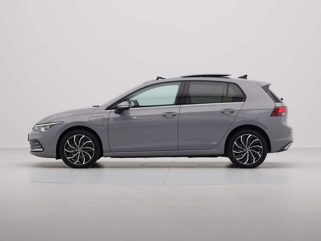 Volkswagen GOLF 1.4 eHybrid 204pk Style Panorama Navigatie Camera Massage Demo RV