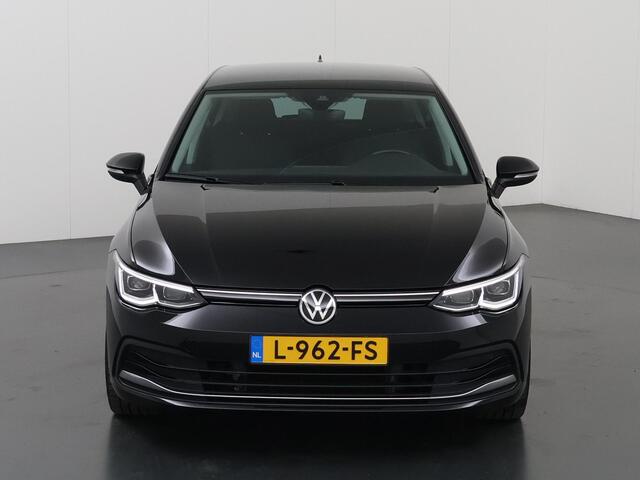 Volkswagen GOLF 1.5 eTSI Style | Navigatie | Cruise Control Adaptief | Parkeercamera | Stoel/Stuurwielverwarming | Keyless Go |