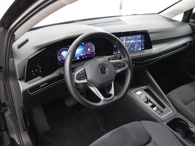 Volkswagen GOLF 1.5 eTSI Style | Navigatie | Cruise Control Adaptief | Parkeercamera | Stoel/Stuurwielverwarming | Keyless Go |