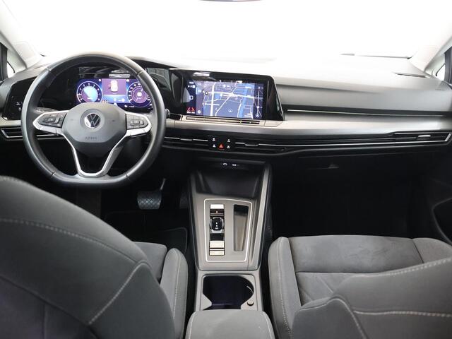 Volkswagen GOLF 1.5 eTSI Style | Navigatie | Cruise Control Adaptief | Parkeercamera | Stoel/Stuurwielverwarming | Keyless Go |