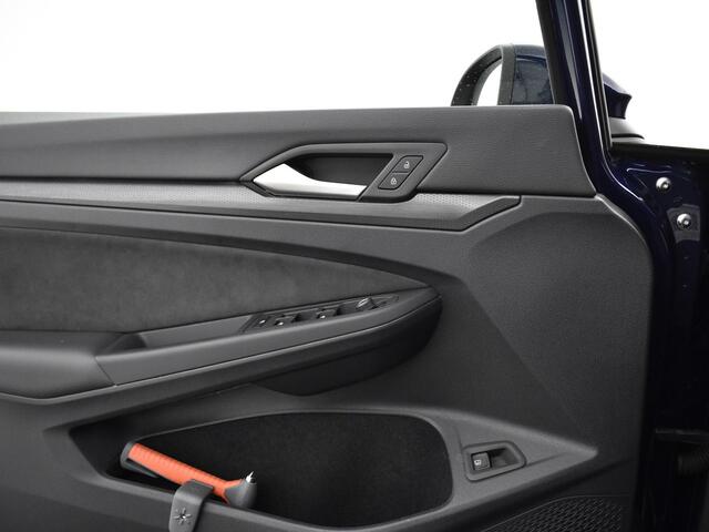 Volkswagen GOLF 1.4 245pk DSG eHybrid GTE · Apple/Android Car Play · Navi · Keyless · Sfeerverlichting · P-Sensoren · 17'' Inch · Garantie t/m 20-01-2027 of 100.000km