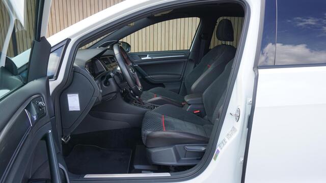 Volkswagen GOLF 2.0 TSI 245pk GTI 7.5 Performance Pano.Dak Leder/Alcantara 19inch LM DynAudio Virtual Cockpit Milltek 88938km!