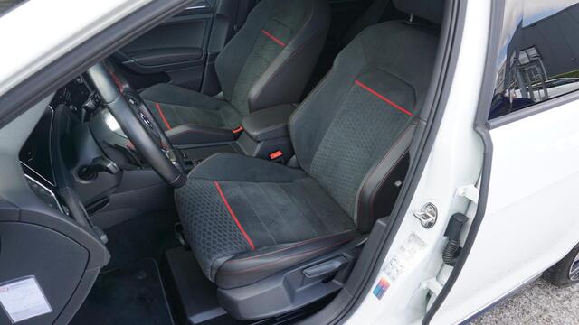 Volkswagen GOLF 2.0 TSI 245pk GTI 7.5 Performance Pano.Dak Leder/Alcantara 19inch LM DynAudio Virtual Cockpit Milltek 88938km!