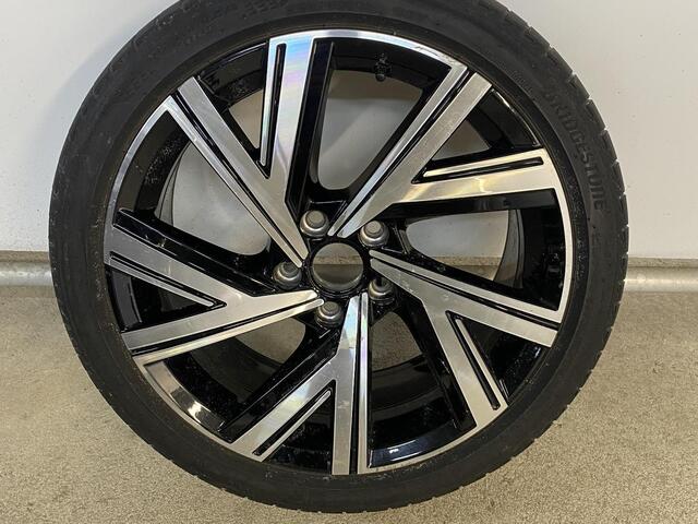 Volkswagen GOLF 1.4 eHybrid Style 204 pk Automaat (DSG) | Navigatie | Elektr. trekhaak | Parkeersensoren (Park assist) | Achteruitrijcamera | Stoelverwarming v/a |