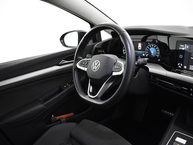 Volkswagen GOLF Variant 1.0 eTSI 110pk DSG Life Business · Camera · Apple Car Play · Keyless · Elek. Bestuurdersstoel + Geheugen & Massage · ACC · Sfeerverlichting · Stuur- & Stoelverwarming · Garantie t/m 05-04-2027 of 100.000km