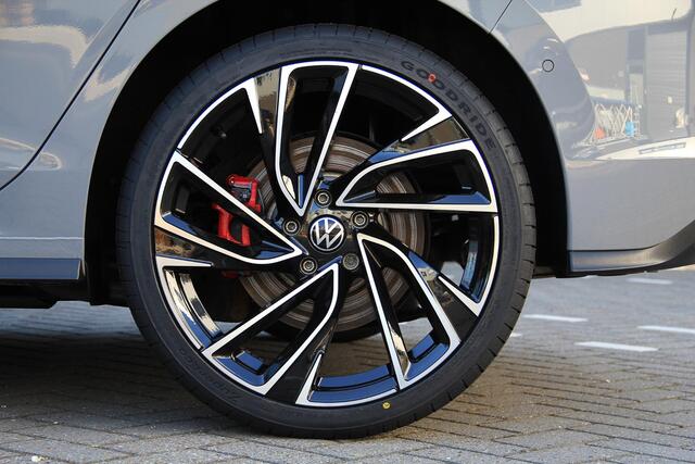 Volkswagen GOLF 1.4 eHybrid GTE Panorama dak | 19' Adelaide velgen | Nardo Grey | Assistentie pakket | Winter pakket