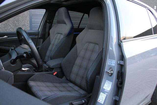 Volkswagen GOLF 1.4 eHybrid GTE Panorama dak | 19' Adelaide velgen | Nardo Grey | Assistentie pakket | Winter pakket