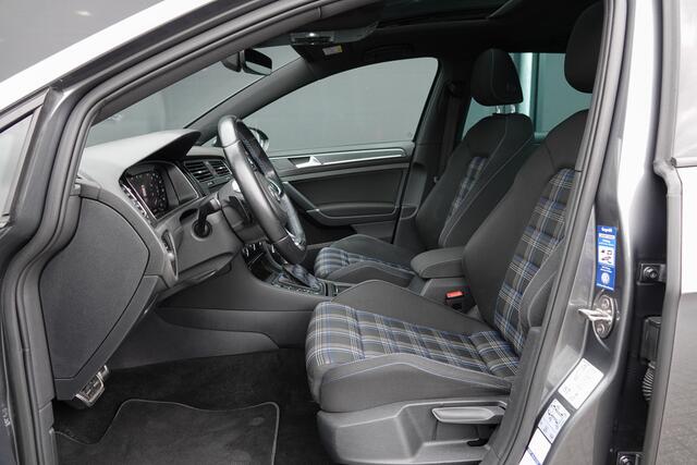Volkswagen GOLF GTE 1.4TSI 204Pk Aut. | Plug-in Hybride | Achteruitrijcamera | Panoramadak | 19'' | Indium Grey