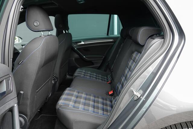 Volkswagen GOLF GTE 1.4TSI 204Pk Aut. | Plug-in Hybride | Achteruitrijcamera | Panoramadak | 19'' | Indium Grey
