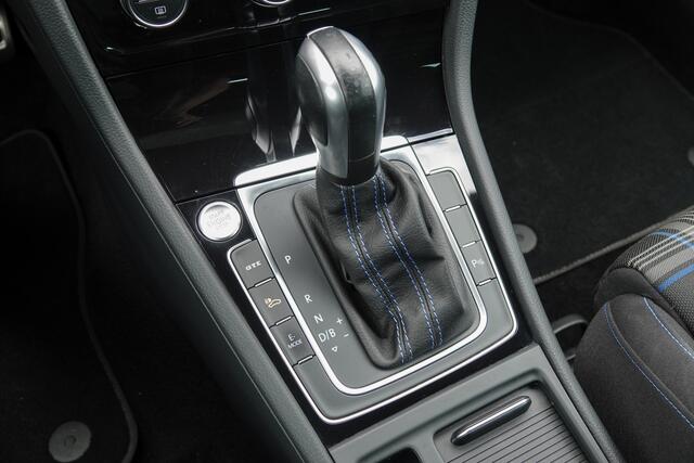 Volkswagen GOLF GTE 1.4TSI 204Pk Aut. | Plug-in Hybride | Achteruitrijcamera | Panoramadak | 19'' | Indium Grey