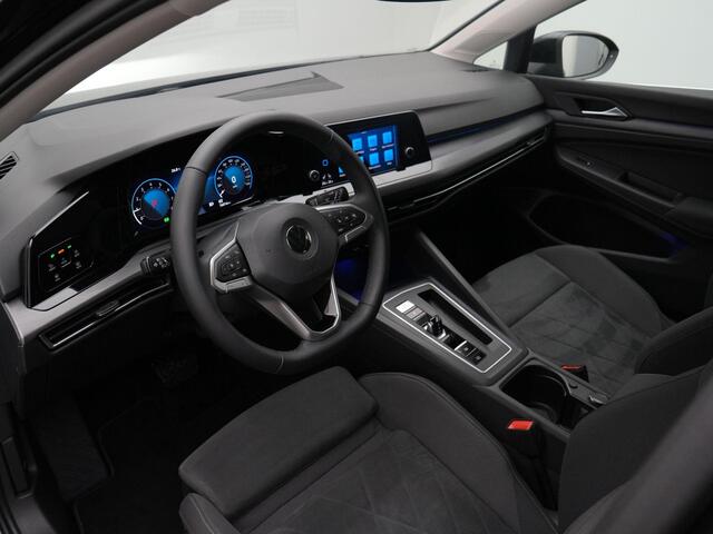 Volkswagen GOLF 1.5 eTSI 150 pk DSG Style | Trekhaak | Geheugen-/massagestoel | Stoelverwarming | Parkeersensoren voor/achter