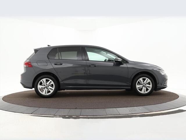 Volkswagen GOLF 1.0 eTsi 110pk DSG Life · Apple/Android Car Play · Navigatie · P-Sensoren · Sfeerverlichting · DAB · 16'' Inch · Garantie t/m 14-03-2027 of 100.000km