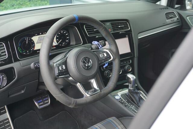 Volkswagen GOLF 1.4 TSI PHEV GTE | Maxton Pakket | Virtual Cockpit | Panoramadak | Camera | ACC |