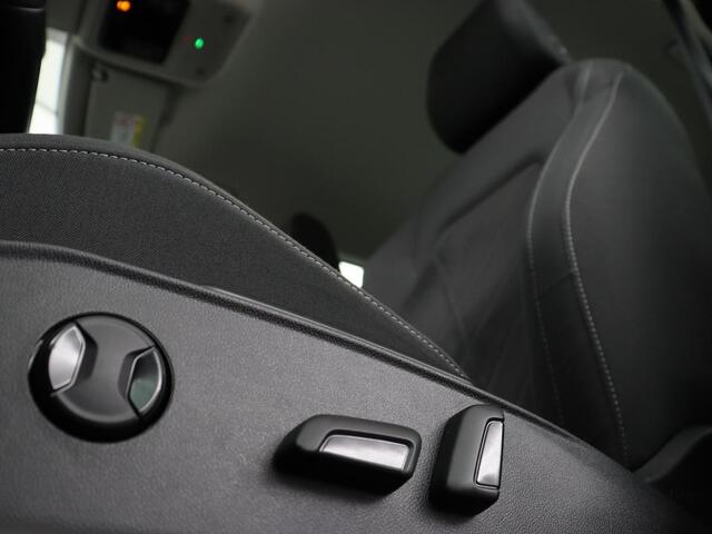 Volkswagen GOLF 1.4 eHybrid Style | Stoel & stuurverwarming | Carplay | Sfeerverlichting | Massage | Memory | Parkeerhulp | Navigatie | Full LED | Adaptive cruise